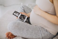 5 indicii care îți arată că ești însărcinată și ce trebuie să faci în legătură cu ele